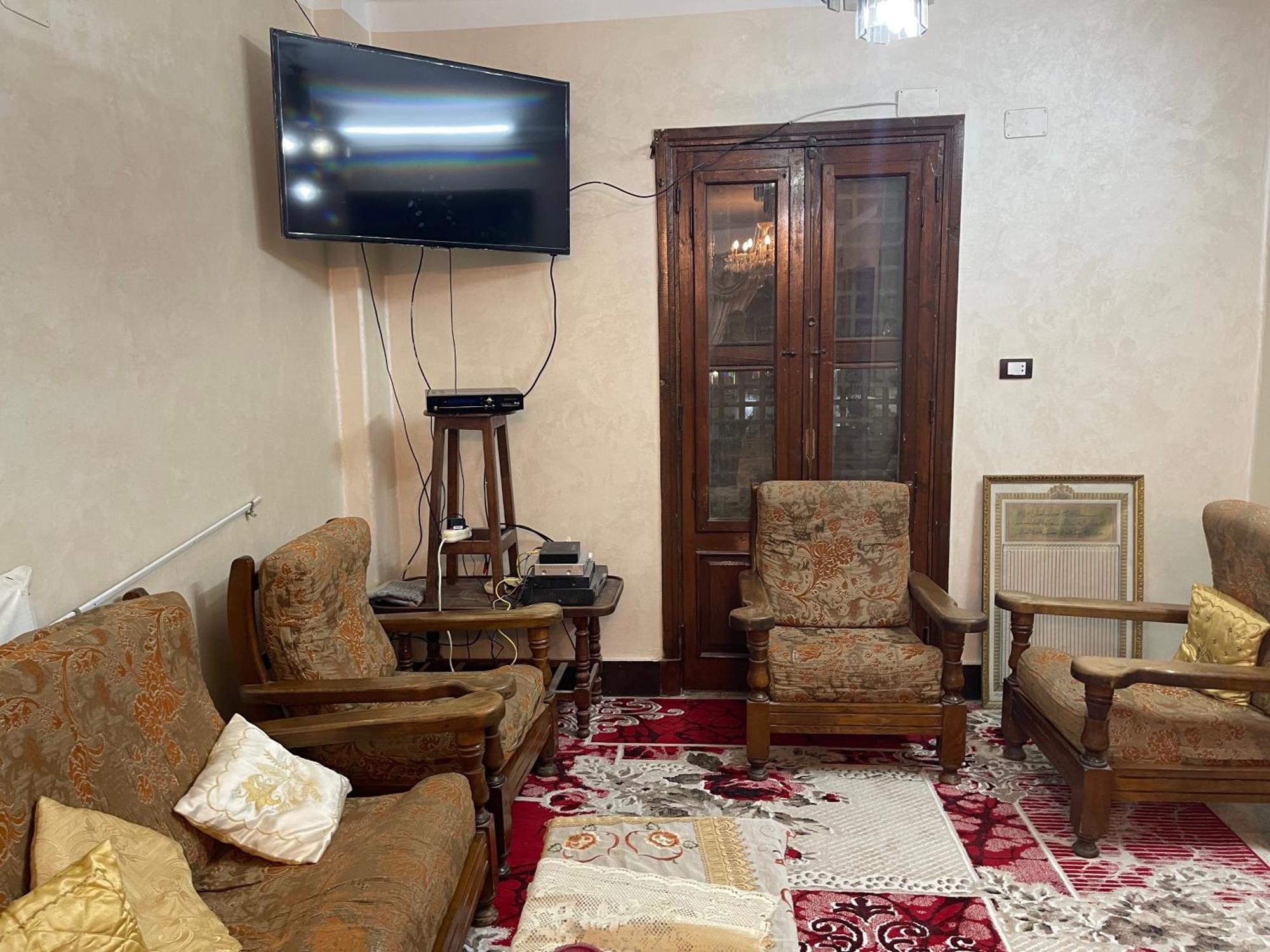 Elnoras Apartment